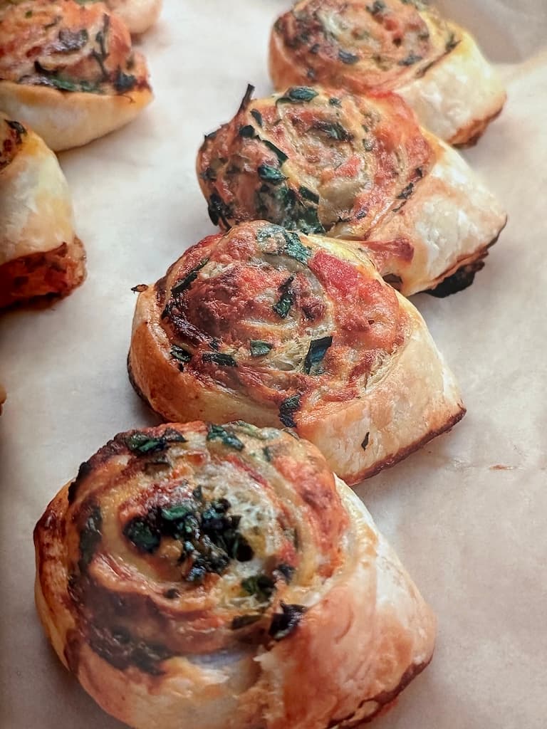 Pizza sa špinatom u lisnatom tijestu